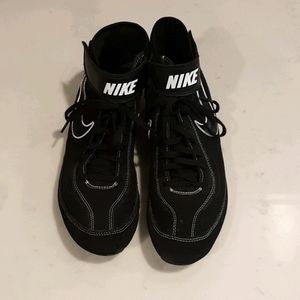 Nike, size 9 Black White Speed Wrestling Shoes